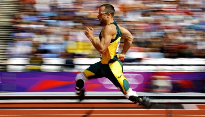 开云体育入口-史上最具争议的欧冠判罚盘点，欧冠足球裁判