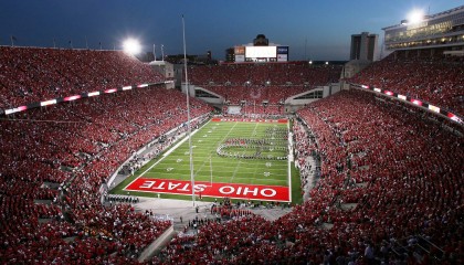 开云在线直播-巴尔的摩乌鸦队在季后赛中止步首轮，巴尔的摩乌鸦四分卫